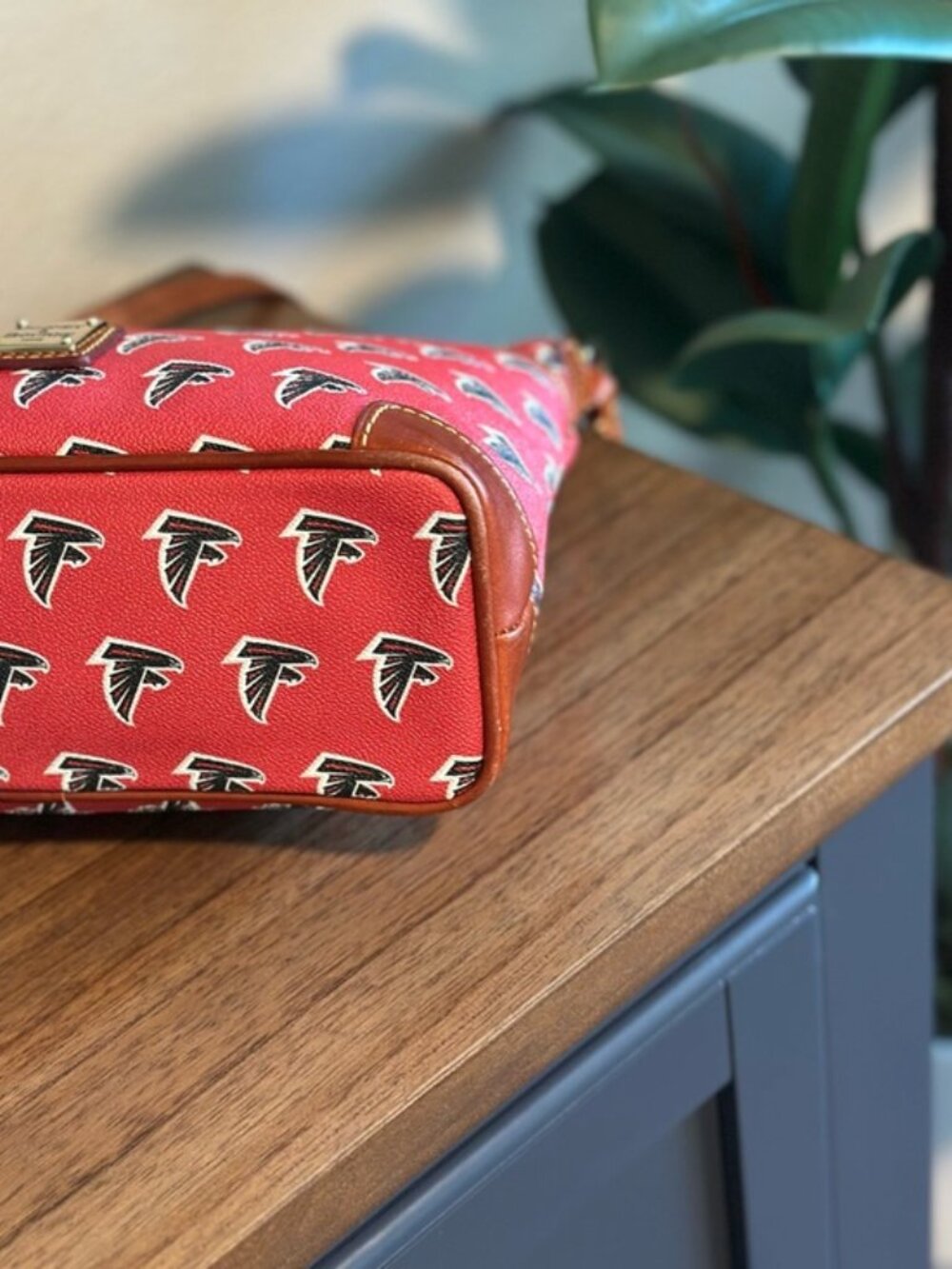 Dooney & Bourke Atlanta Falcons Crossbody Bag - Like New! See Video! - Picture 9 of 11